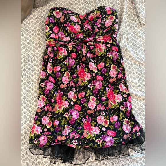 torrid Dresses & Skirts - Torrid Strapless Dress with Bow and Bottom Flair